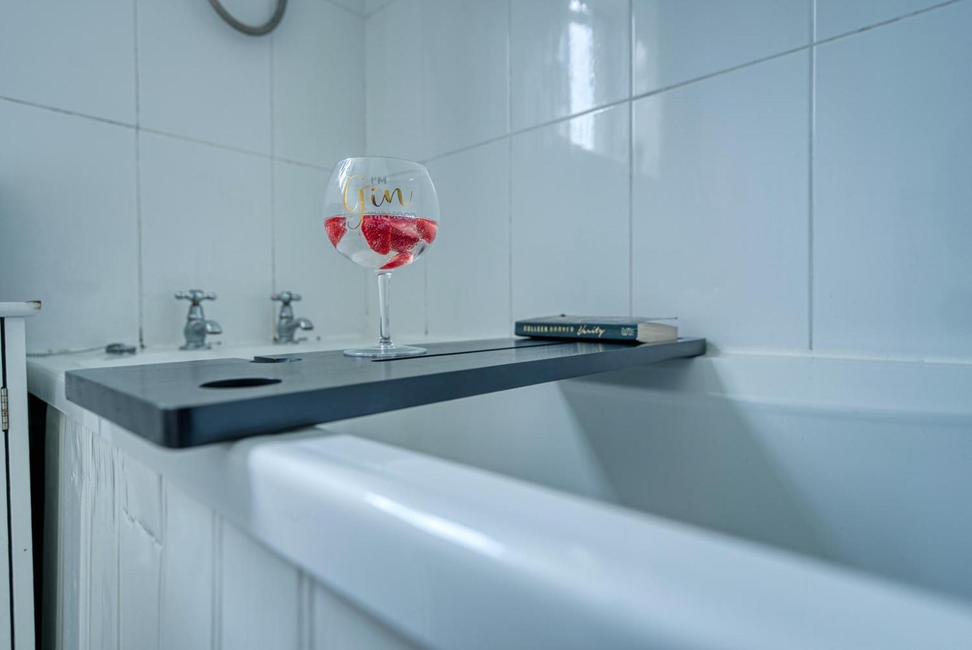 Capri 13 Sa - 3 Bed House, Close To Loughborough University & M1 Motorway, Free Wifi, Big Garden, Ample Parking- Ask For Contractor Rates! Екстериор снимка