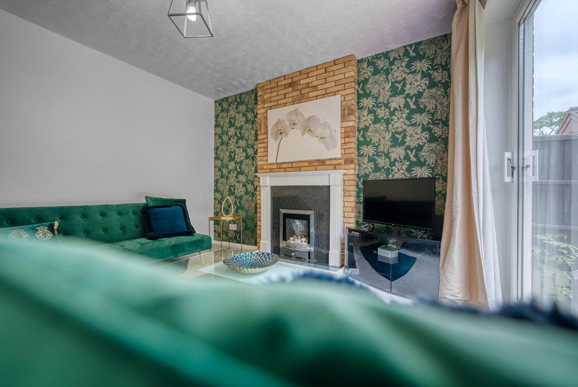 Capri 13 Sa - 3 Bed House, Close To Loughborough University & M1 Motorway, Free Wifi, Big Garden, Ample Parking- Ask For Contractor Rates! Екстериор снимка