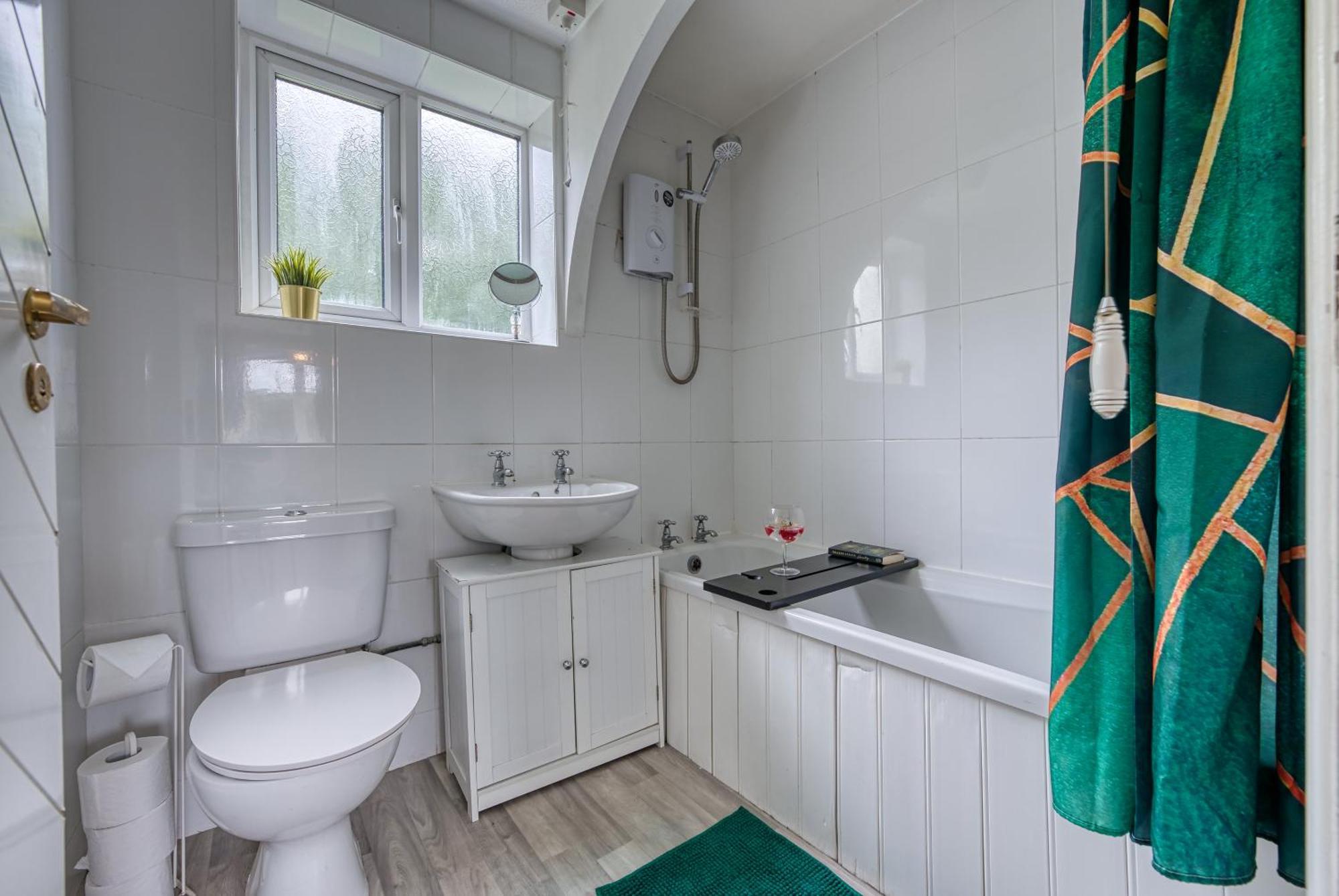 Capri 13 Sa - 3 Bed House, Close To Loughborough University & M1 Motorway, Free Wifi, Big Garden, Ample Parking- Ask For Contractor Rates! Екстериор снимка