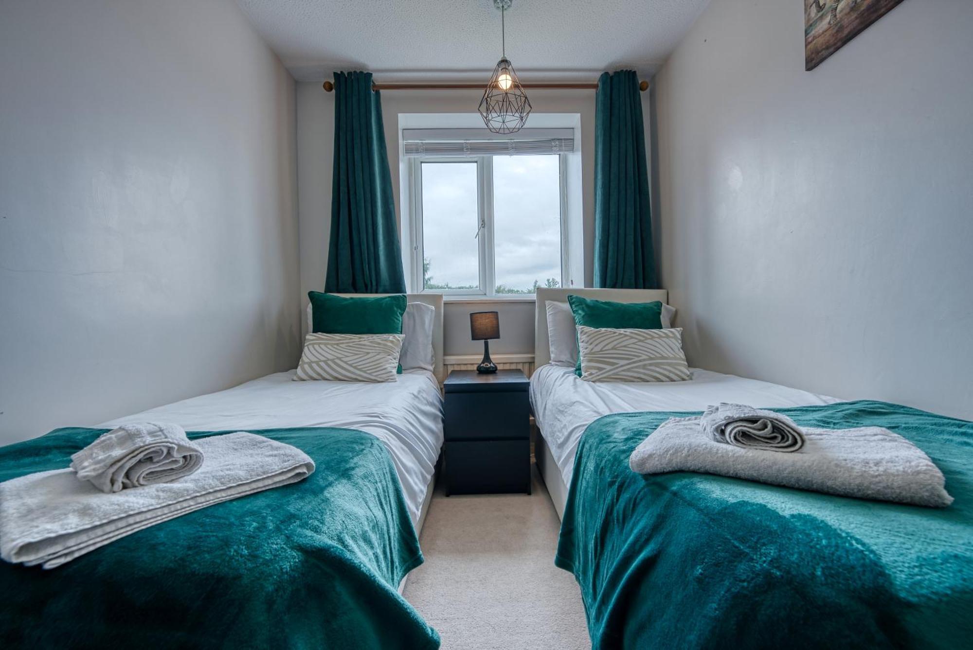 Capri 13 Sa - 3 Bed House, Close To Loughborough University & M1 Motorway, Free Wifi, Big Garden, Ample Parking- Ask For Contractor Rates! Екстериор снимка